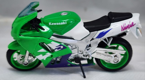 Miniatura de moto Kawasaki Ninja ZX 7R, verde produzid