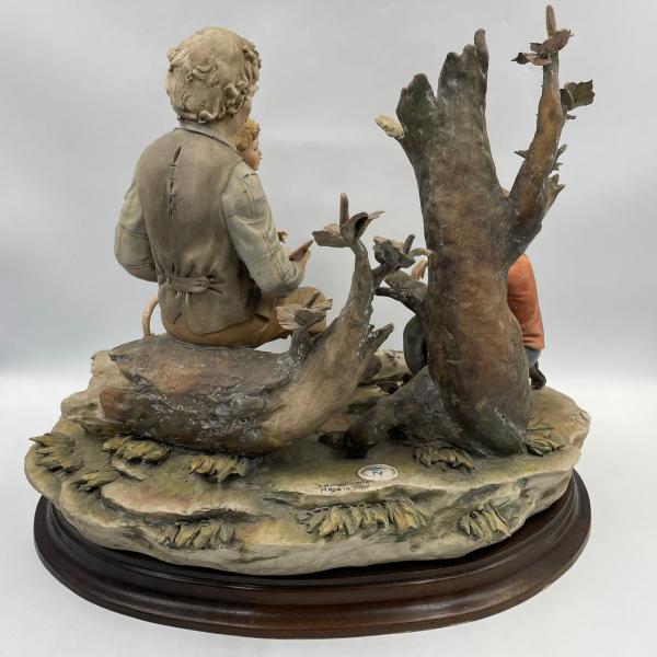 CAPODIMONTE - Grupo escultórico em cerâmica com base em