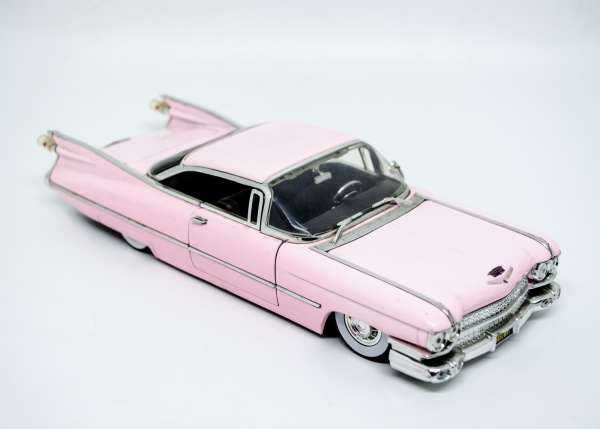 Miniatura Cadillac Deville 1959 escala 1:24 marca JadaT
