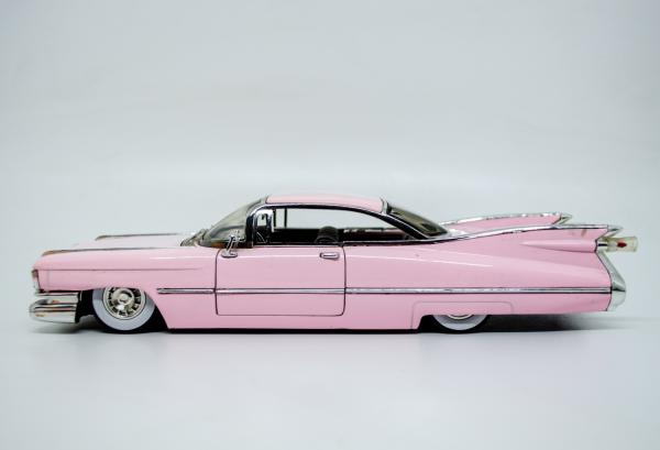 Miniatura Cadillac Deville 1959 escala 1:24 marca JadaT