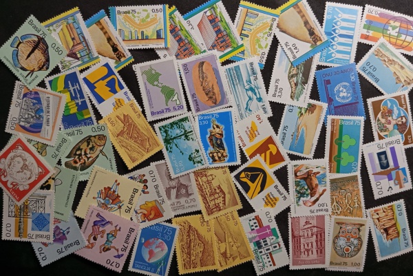 Brasil - Ano Completo 1975 selos comemorativos novos com goma, não inclui selos dos blocos e blocos
