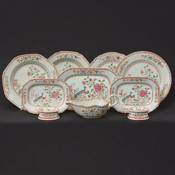 240400289 - Conjunto de porcelana Companhia das Índias decorada em polic
