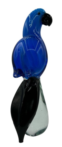 Escultura em vidro de murano italiano no feitio arara azul, em tons de azul e preto. Altura: 27cm Co