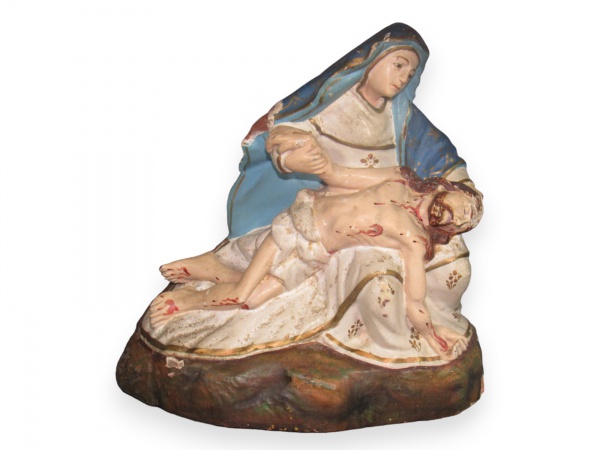 ARTE SACRA, Imaginária confeccionada em madeira representando Nª Senhora da Piedade, pintura policro