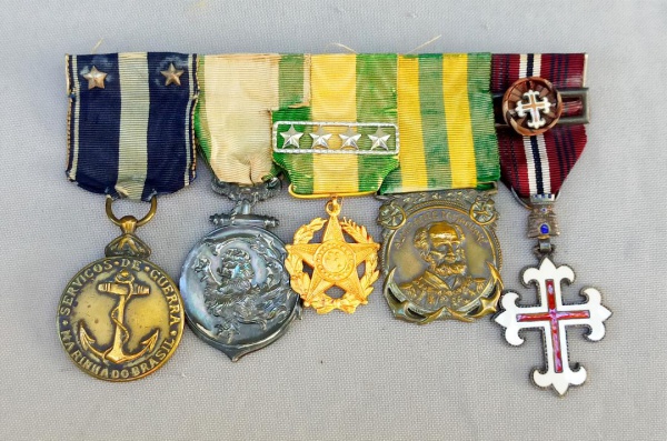 MILITARIA, cinco (5) medalhas distintas: 1 em OURO teor 917 milésimos (AJBJ) 30 anos do Serviço Mili