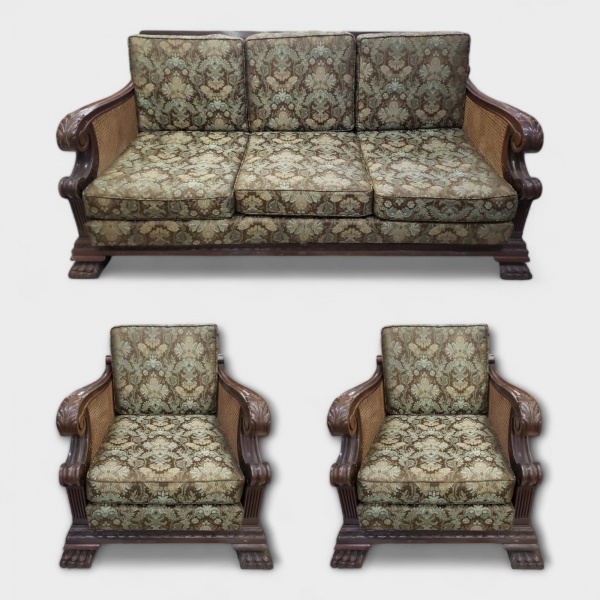 Belissimo conjunto renascença em jacarandá do século passado composto por sofá e duas poltronas com