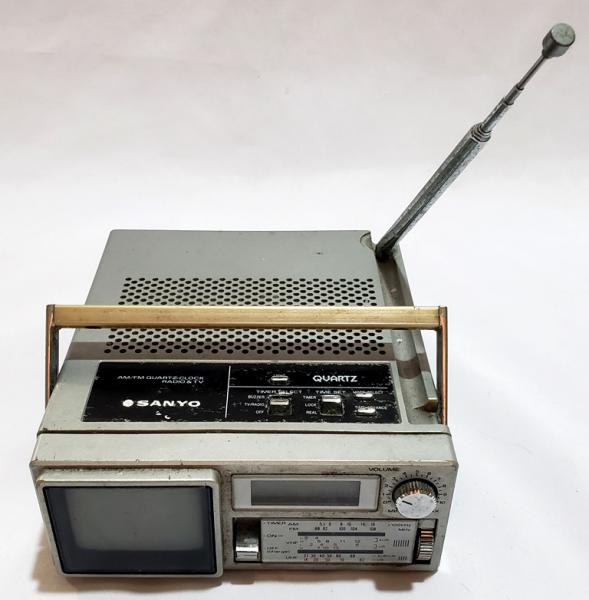 Vintage mini Tv E Rádio Am Fm Sanyo japan TPM2170 Funci