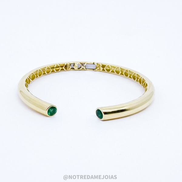 Bracelete Click com esmeraldas ouro amarelo 18K 60mm Peso: 13,3g