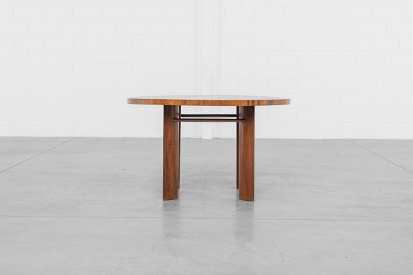 Joaquim Tenreiro- 1950- Magnifica mesa de jantar em caviuna. Pés e travessas finamente executadas to
