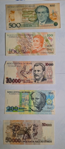 Lote com 5 cédulas do Brasil: 500 cruzados /100 cruzeiros /10 mil