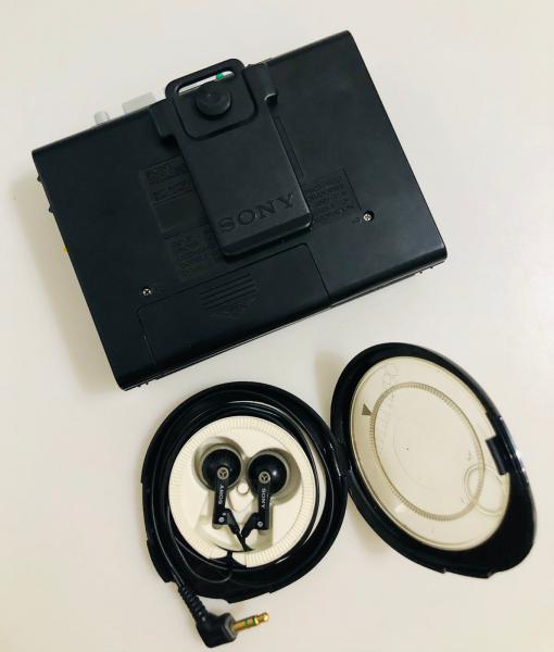 SONY - LINDO E ANTIGO WALKMAN SONY MEGA BASS - WM-AF64, SOM