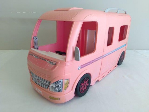 Veículo e Playset Trailer dos Sonhos Barbie Acampamento das Amigas Mattel