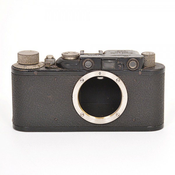 Máquina fotográfica LEICA, D.R.P., lente Ernst Leitz We