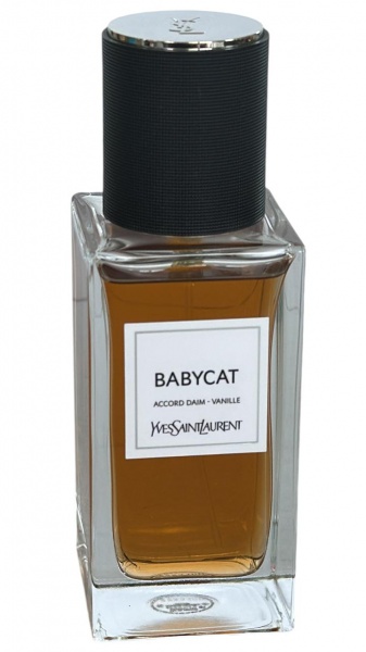 YVES SAINT LAURENT - Perfume babycat é picante e com aroma de