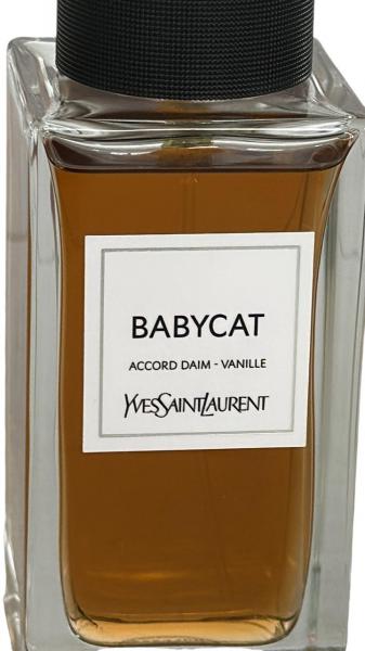 YVES SAINT LAURENT - Perfume babycat é picante e com aroma de