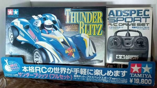 TAMIYA-THUNDER BLITZ RADIO CONTROL- ESCALA 1:10. Montado, tração