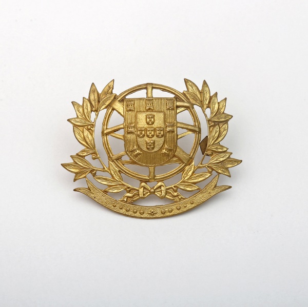 Emblema de quepe das Forças Armadas de Portugal, ostent