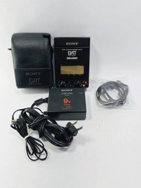 SONY - DAT - DIGITAL AUDIO TAPE-CORDER - MODELO TCD-D3 - WALKMAN