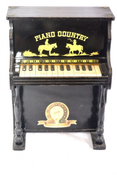 Hering Piano Country toy piano