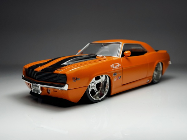 1969 Chevy Camaro Laranja - Jada Toys Escala 1/24 minia