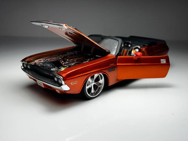 1970 Dodge Challenger R/T Laranja - Maisto Escala 1/24
