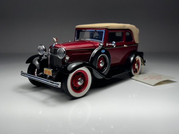 Ford 1932 V8 Bonnie & Clyde - Franklin Mint Escala 1/24 *Possui caixa original e acessórios, miniatu