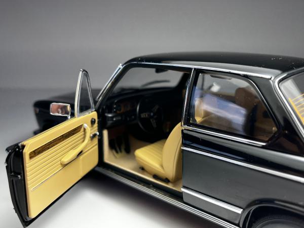 BMW 2002 Preta - AutoArt Escala 1/18 *Possui caixa orig