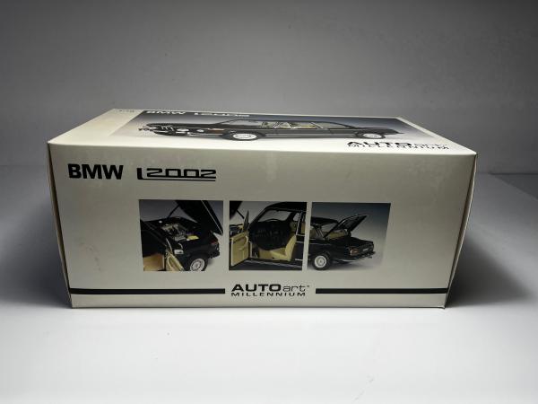BMW 2002 Preta - AutoArt Escala 1/18 *Possui caixa orig