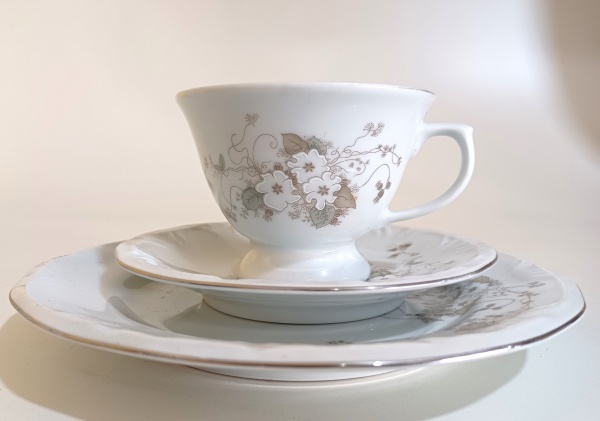 Schmidt Trio Xícara de Chá de Porcelana com pires Prato sobre