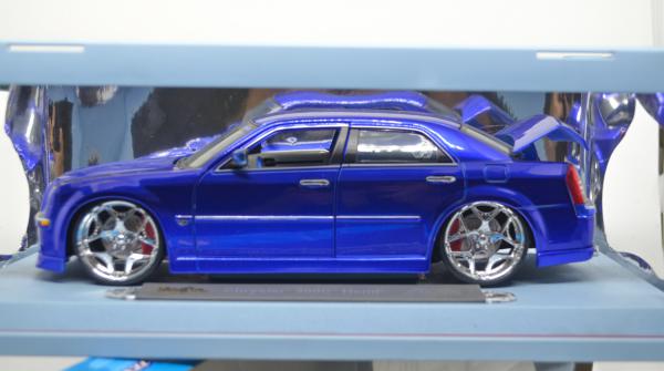 Miniatura Chrysler 300C Hemi escala 1:18 marca Maesto C