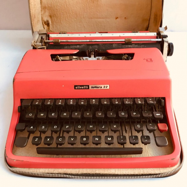Antiga Máquina Escrever OLIVETTI LETTERA 32, Maleta Portátil, bom