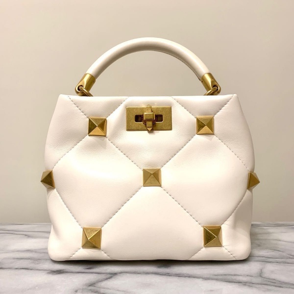 Bolsas . Autêntica Bolsa Valentino Rockstud OFF WHITE nova, sem uso, na caixa. R$22.000 ...
