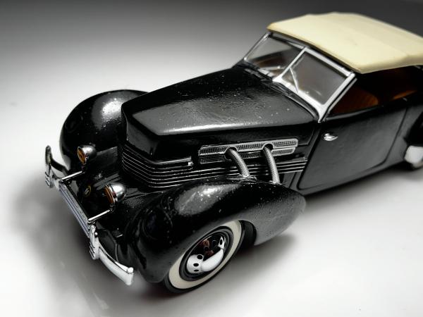フランクリンミント　１９３７Cord 812 Phaeton Coupe 1937 Cord 812 Phaeton Coupe Convertible Yellow Franklin Mint 1:24