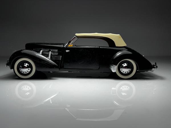 1937 Cord 812 Phaeton Coupe Preta - Franklin Mint Escal