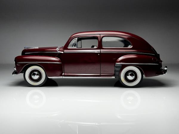 1947 Ford Super Deluxe Tudor Sedan Vinho - Danbury Mint