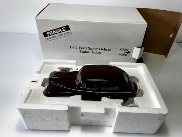 1947 Ford Super Deluxe Tudor Sedan Vinho - Danbury Mint