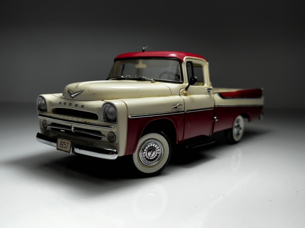 1957 DODGE SWEPTSIDE D100 ミニカー 1957 Dodge Sweptside Dido Branca / Vermelha - Danbury M
