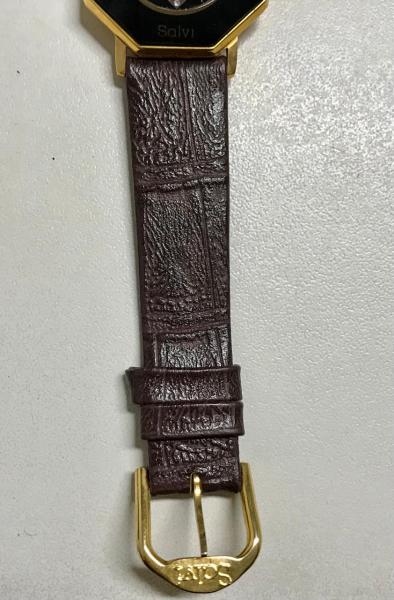 Relógio marca Salvi, com pulseira de couro e garantia i