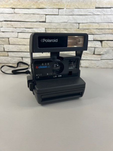 Ayollarning siyish videolari Xotin erini orqasidan tortib oldi (video)