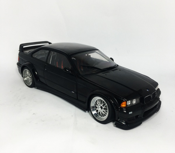 BMW M3 ,PRETO, ESCALA 1/18, CARRO DE COLEÇÃO APROX 25CM. POSSUI