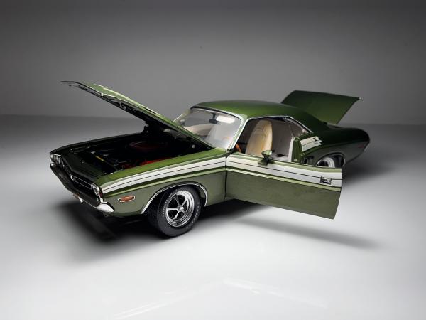 1971 Dodge Challenger Verde - Highway 61 Escala 1/18 *P