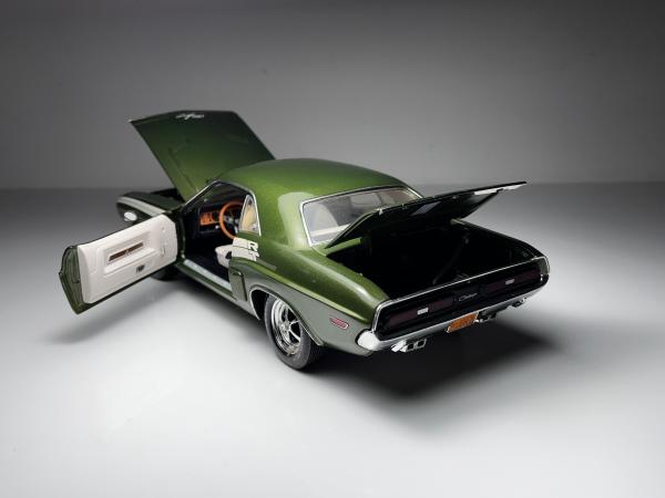 1971 Dodge Challenger Verde - Highway 61 Escala 1/18 *P
