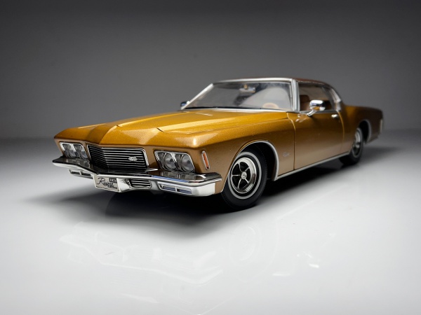 1971 Buick Riviera GS Dourado - Road Signature Escala 1