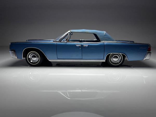 1961 Lincoln Continental Azul - Signature Series Escala