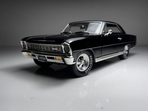 1967 Impala SS Azul Escuro - Authentics Escala 1/18 mi