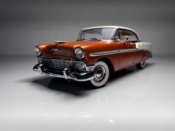 1956 Chevy Bel Air Laranja / Branca - Precision Miniatu