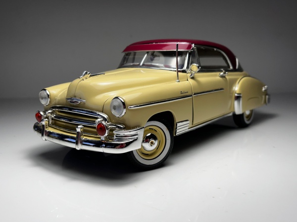 1957 Chevrolet Nomad Laranja - Road Tough Escala 1/18