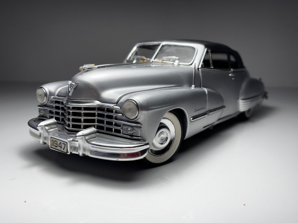 1947 Cadillac Series 62 Prata - Anson Escala 1/18 mini