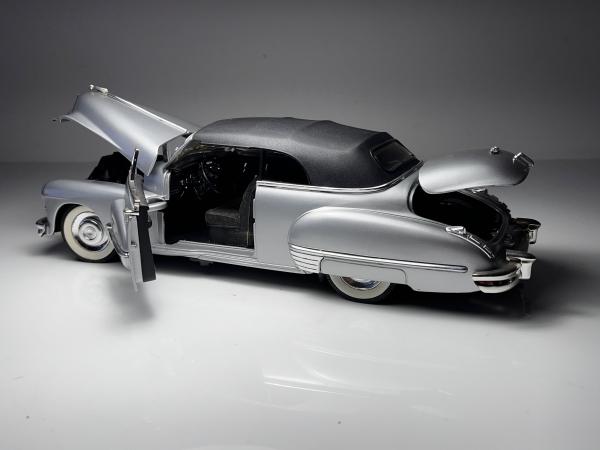 1947 Cadillac Series 62 Prata - Anson Escala 1/18 mini