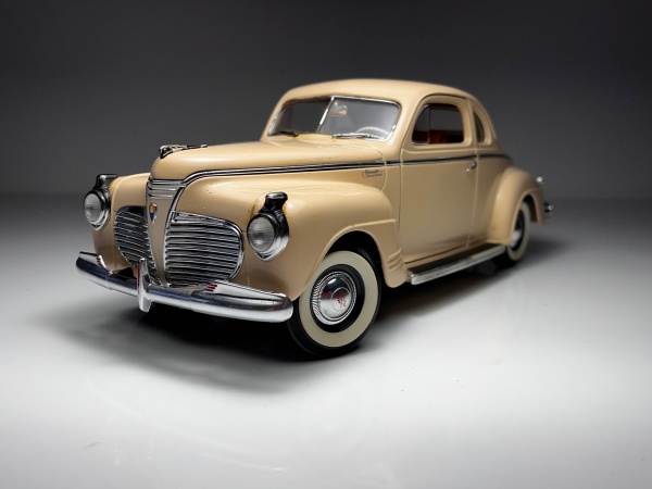 1947 Cadillac Series 62 Prata - Anson Escala 1/18 mini